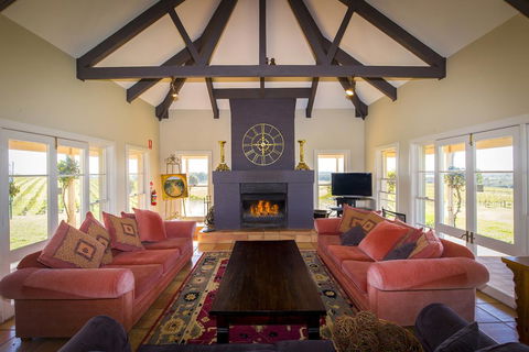 Holman Estate - Holiday Find 0