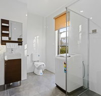 HomeHotel Cozy Duplex in Serene and Leafy Suburb - Holiday Find