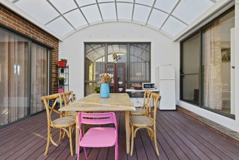 HomeHotel Cozy Duplex In Serene And Leafy Suburb - Holiday Find 1