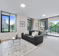 HomeHotel walking distance to Train and Westfield. - Holiday Find