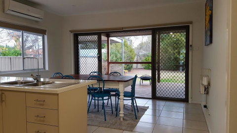 Homely Getaways - Eighth Street Mildura - Holiday Find 0