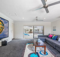 Homely Getaways in Broadbeach Waters - Holiday Find