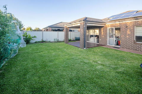 Homely Getaways In Central Pakenham - Pet Friendly - Holiday Find 0