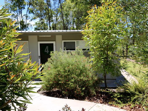 Honeybee - Country Accommodation - Holiday Find 1