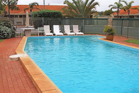 Hospitality Geraldton, SureStay By Best Western - Holiday Find 0