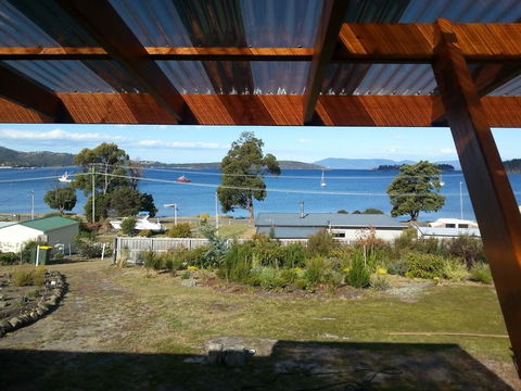 Islandview Beachhouse - 60m Down Driveway To Beach, Dover Tasmania - Holiday Find 2