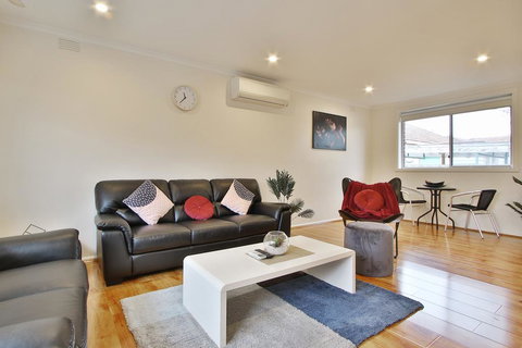 Ivy Units Glen Waverley - Holiday Find 2