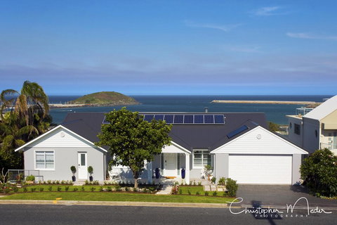 Jetty Splendour Guest Bedroom With Bathroom En-suite B'nB - Holiday Find 1