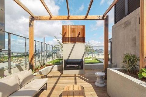 JUDD Your Stylish Richmond Abode Awaits You - Holiday Find 0