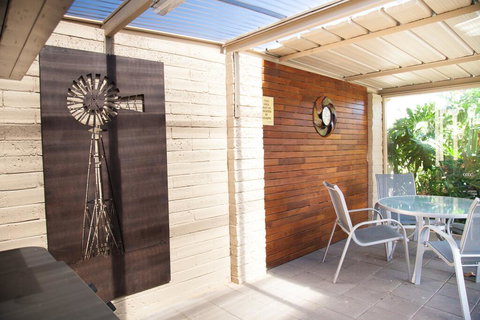 Junction Motel - Holiday Find 1