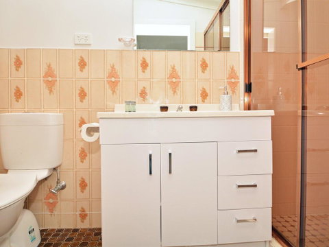 Just Listed Blaxlands Homestead - The Very Best Location In The Valley, Walk To Everything - Holiday Find 3