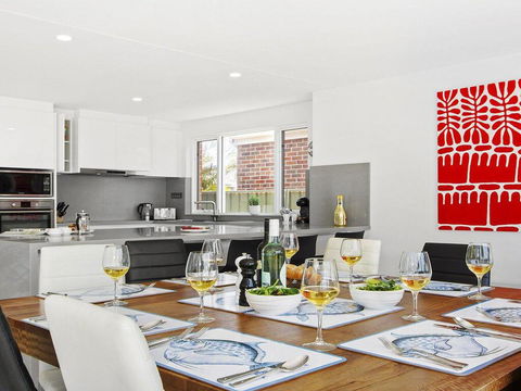 Karelda - Absolute Waterfront Pet Friendly Property - Holiday Find 2