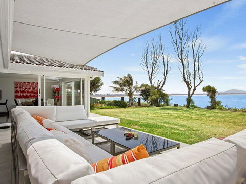 Karelda - Absolute Waterfront Pet Friendly Property - Holiday Find 0