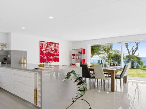 Karelda - Absolute Waterfront Pet Friendly Property - Holiday Find 3