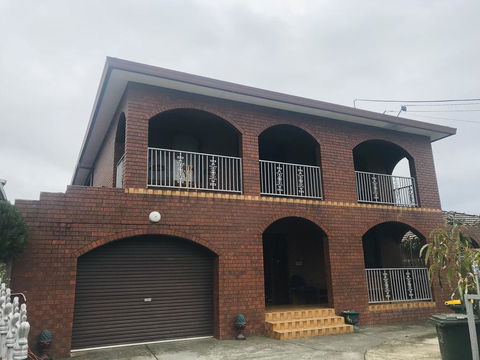 Katie's Antique House - Holiday Find 3