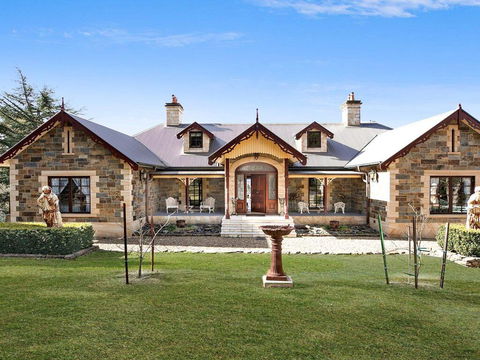 Kilburn - Views As Far As The Eyes Can See - Holiday Find 0