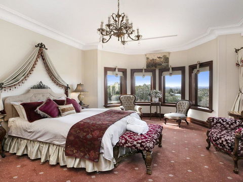 Kilburn - Views As Far As The Eyes Can See - Holiday Find 1