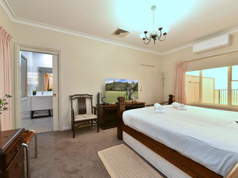 King Retreat Estate - You Can Honestly Walk To Bimbadgen And Hope Estate Concerts - Holiday Find 2