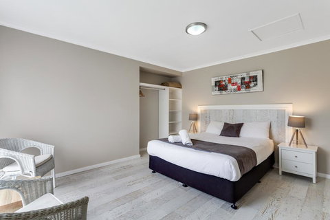 King's Point Retreat - Holiday Find 3