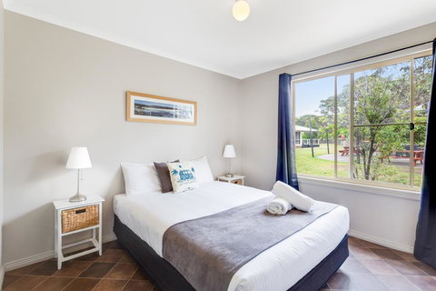 King's Point Retreat - Holiday Find 1