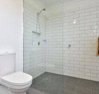 Kinloch Cottage renovated to new on Daisy Hill Vineyard - Holiday Find