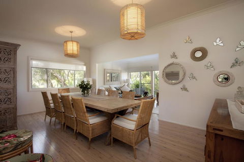 Kirby's Berrara Beach House - Holiday Find 3