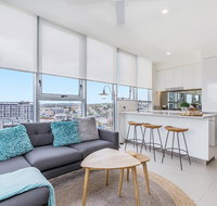 KOZYGURU NEWSTEAD DESIGNER 2 BED APT FREE PARKING POOL  GYM QNE088 - Holiday Find