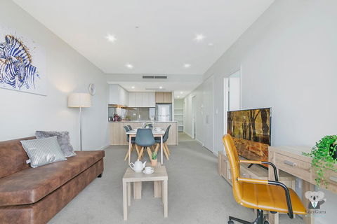 KOZYGURU PARRAMATTA CBD LUXURY 2 BED APT + FREE PARKING NPA011 - Holiday Find 0
