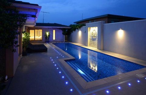 Kraimorie Large Family Beach House With Pool, Superb Water Views, Pool, And Games Room - Holiday Find 0