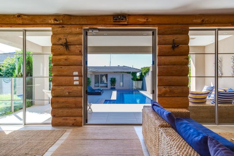 Kraimorie Large Family Beach House With Pool, Superb Water Views, Pool, And Games Room - Holiday Find 3