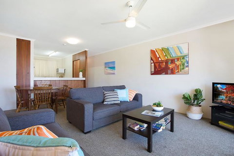 Kurrawa Lodge - Holiday Find 2