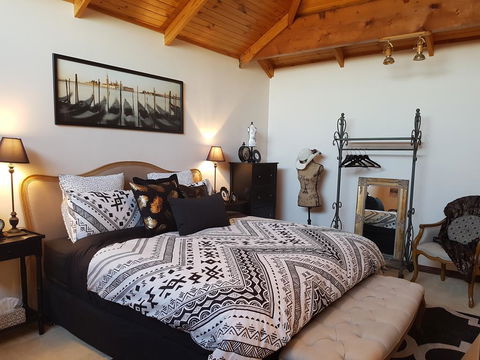 La Maison Riviere - THE RIVER HOUSE Bed & Breakfast - Holiday Find 3