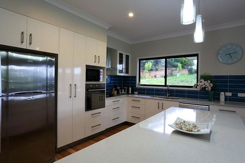 Laguna Views - Airlie Beach - Holiday Find 1