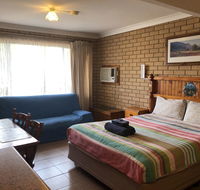 Lake Front Motel - Holiday Find