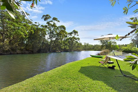 Lake Frontage Family Fun Home - Holiday Find 0