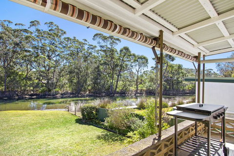 Lake Frontage Family Fun Home - Holiday Find 3