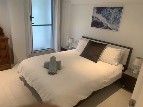 Lakefront Peace Apartments - Holiday Find 2