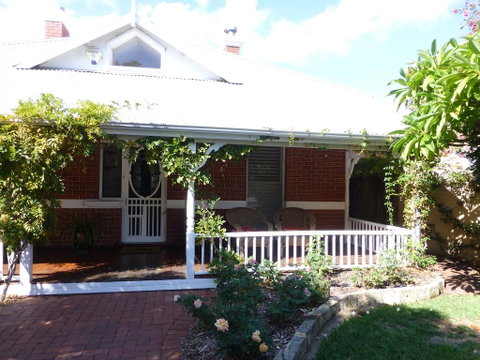 Lakeside Bed & Breakfast - Holiday Find 1