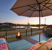 Lakeside Deck House - Holiday Find