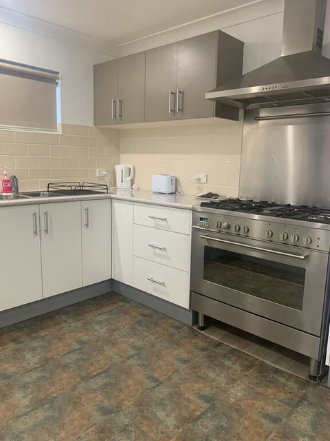 Lakeside Inn - Holiday Find 3