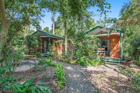 Landsborough Pines Caravan Park - Holiday Find 0