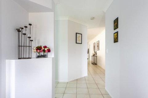 Large Executive And Family Home - Flinders View - Holiday Find 3