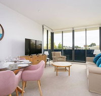 Large Modern 2 Bedroom Apartment near Lake Claremont - Holiday Find