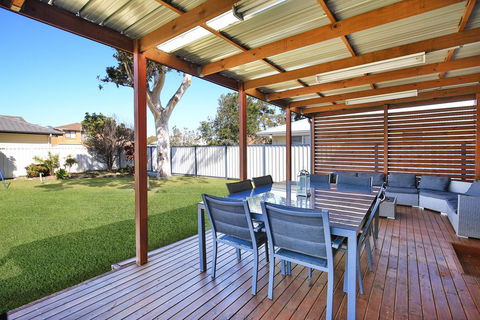 Lazy Days Beach House, Jervis Bay - Pet Friendly, 4 Mins Walk To Beach - Holiday Find 1