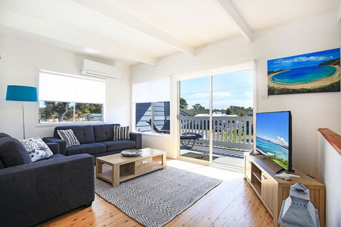 Lazy Days Beach House, Jervis Bay - Pet Friendly, 4 Mins Walk To Beach - Holiday Find 0
