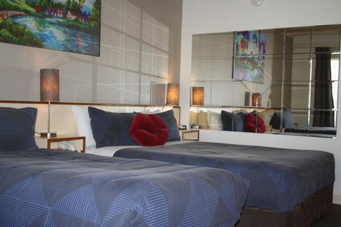 Leagues Motel - Holiday Find 1