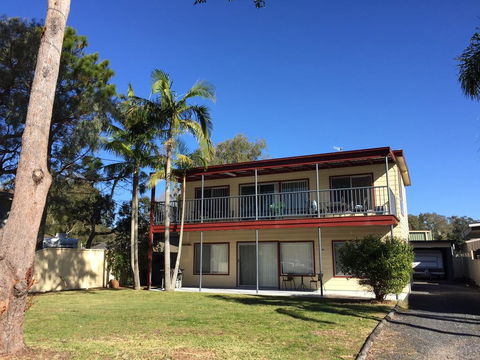 Lemon Tree Waterfront Apartments - Holiday Find 1