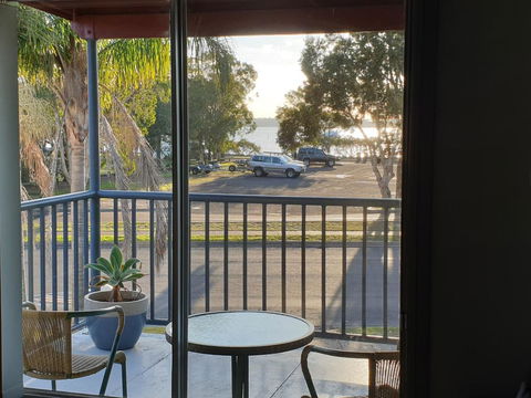 Lemon Tree Waterfront Apartments - Holiday Find 2
