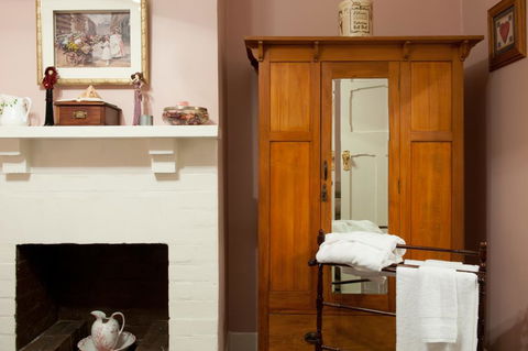 Linfield Cottage - Holiday Find 3