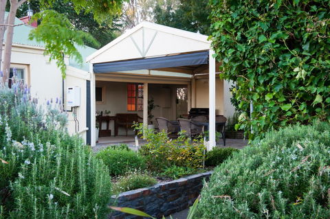 Linfield Cottage - Holiday Find 0